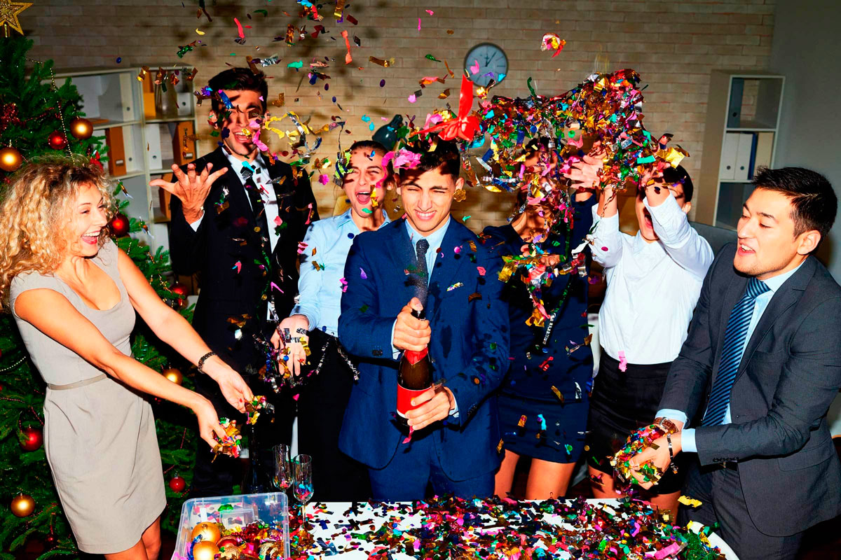 как правильно вести себя на корпоративе с коллегами