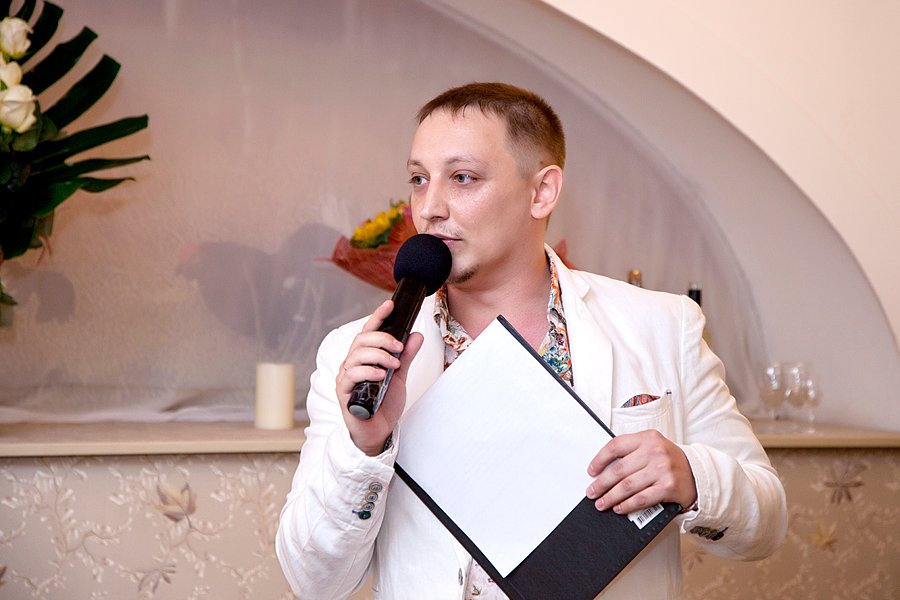 Ведущий на свадьбу Андрей Весельчаков&nbsp;Ведущий Андрей Весельчаков : 