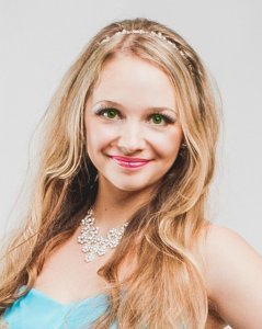 Ведущая Марина Захарова