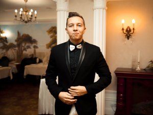 Ведущий Стас Пирогов