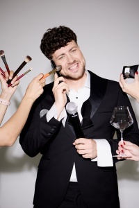 Ведущий Сергей Белан